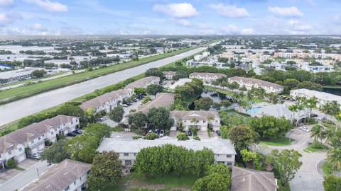 2022 Island Drive, Riviera Beach FL - photo 23 of 37
