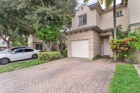 2022 Island Drive, Riviera Beach FL - photo 17 of 37