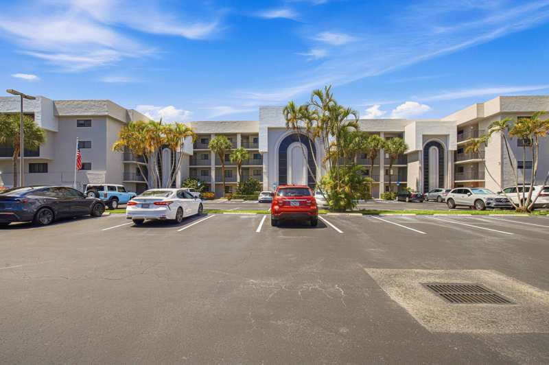 2 bedroom Condominium at 3525 S Ocean Boulevard #103, Lakewood At Palm Beach Condo, South Palm Beach — photo 1