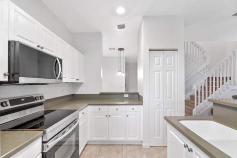 2022 Island Drive, Riviera Beach FL - photo 8 of 37