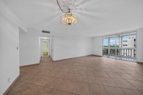 610 NE 12th Avenue #601, Hallandale Beach FL - photo 13 of 45