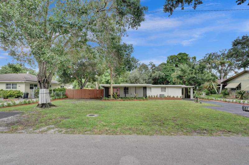 4 bedroom Single Family Residence at 5073 SW 28th Avenue, Seminole Park, Dania Beach — photo 2