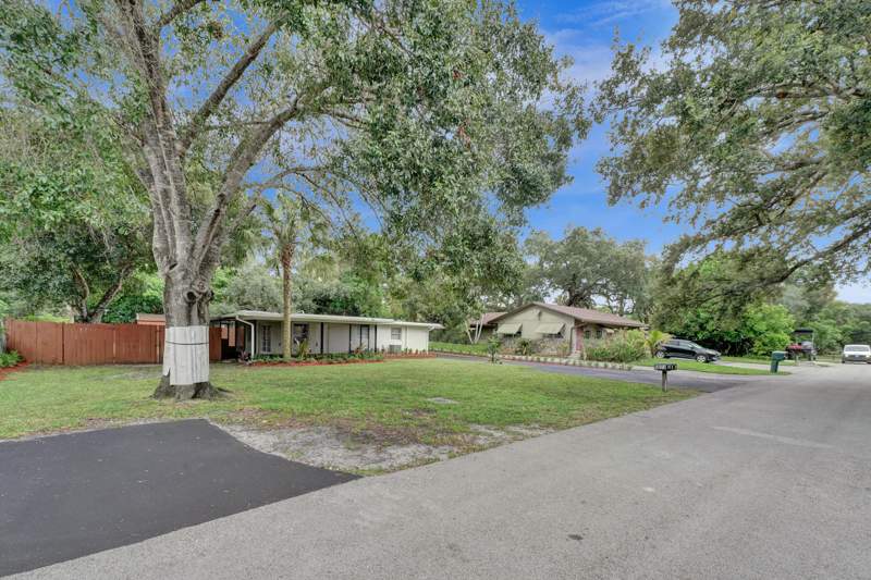 4 bedroom Single Family Residence at 5073 SW 28th Avenue, Seminole Park, Dania Beach — photo 3