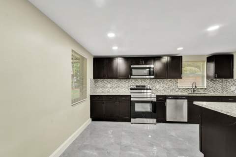 5073 SW 28th Avenue, Dania Beach FL - photo 21 of 72
