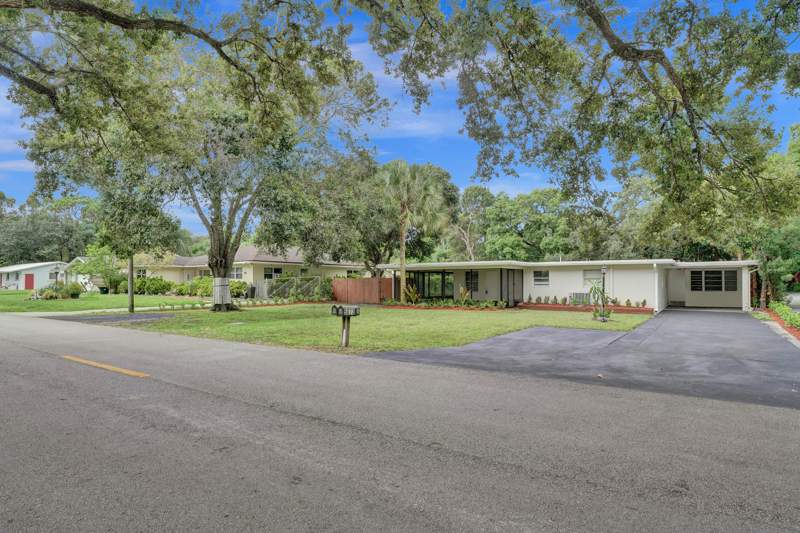4 bedroom Single Family Residence at 5073 SW 28th Avenue, Seminole Park, Dania Beach — photo 4