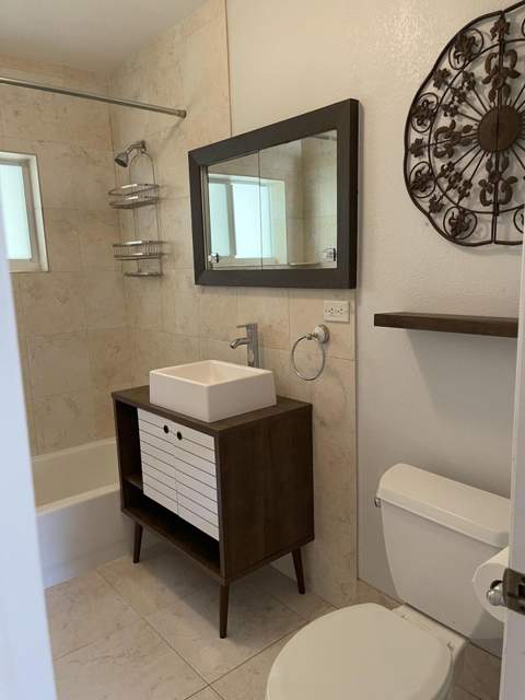 5433 NE 5th Avenue, Oakland Park FL - photo 7 of 11