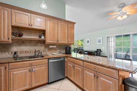 4456 Nicole Circle, Jupiter FL - photo 8 of 28