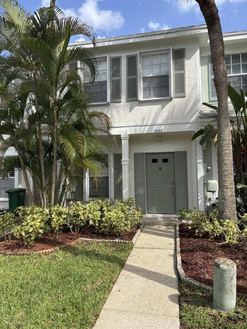 2 bedroom Townhouse at 7844 Dixie Beach Circle, Land Section 6-North, Tamarac — photo 1