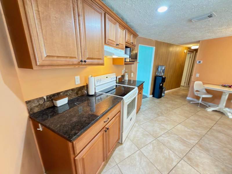 2 bedroom Manufactured Home at 7337 SE Swan Avenue, Ridgeway, Hobe Sound — photo 5