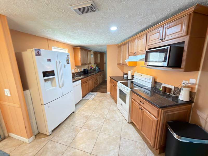 2 bedroom Manufactured Home at 7337 SE Swan Avenue, Ridgeway, Hobe Sound — photo 4