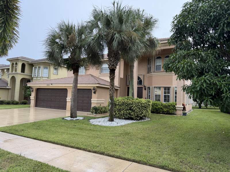 5 bedroom Single Family Residence at 2243 Ridgewood Circle, Madison Green 1 Pars F And J, Royal Palm Beach — photo 4
