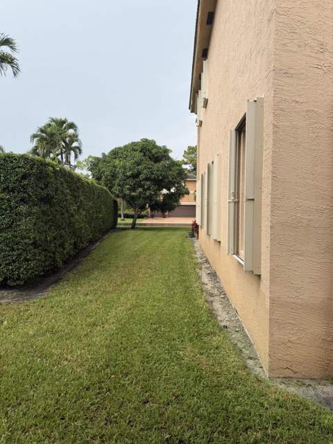 2243 Ridgewood Circle, Royal Palm Beach FL - photo 13 of 45