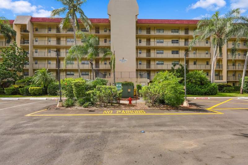 2 bedroom Condominium at 3810 Via Poinciana #202, Poinciana Place Condo 1,2,8 And 9, Lake Worth — photo 2