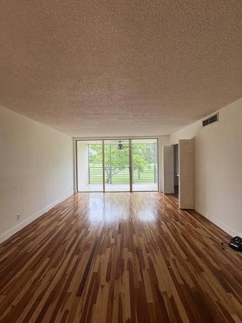 3800 Oaks Clubhouse Drive #Unit 211