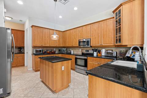 127 Palm Beach Plantation Boulevard, West Palm Beach FL - photo 14 of 40