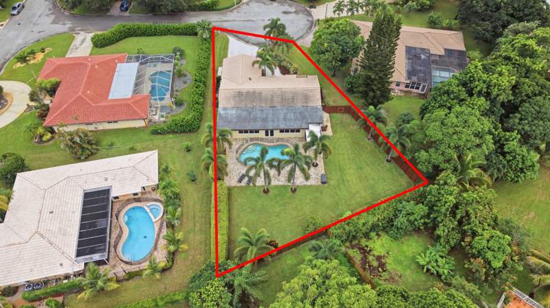 3 bedroom Single Family Residence at 8553 NW 8th Court, Ramblewood South, Coral Springs — photo 3