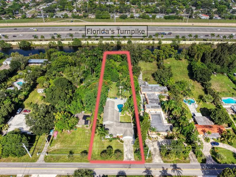 5 bedroom Single Family Residence at 400 E Acre Drive, Plantation, Plantation — photo 4