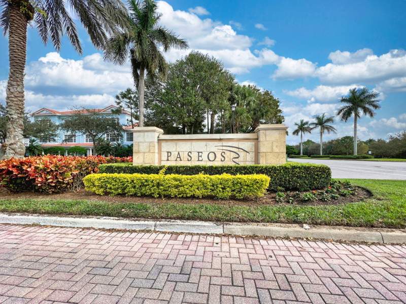 4 bedroom Single Family Residence at 110 Via Veracruz, Paseos/ Pines On Pennock Lane Pud 2, Jupiter — photo 2