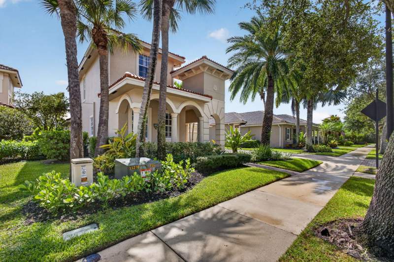 4 bedroom Single Family Residence at 110 Via Veracruz, Paseos/ Pines On Pennock Lane Pud 2, Jupiter — photo 4