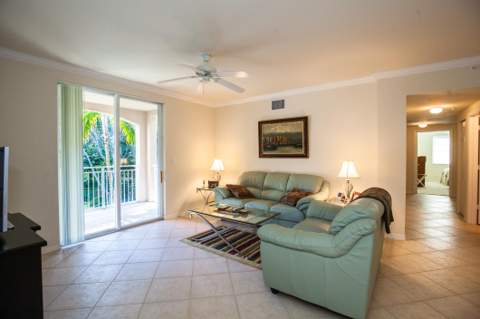 6492 Emerald Dunes Drive #205, West Palm Beach FL - photo 11 of 23