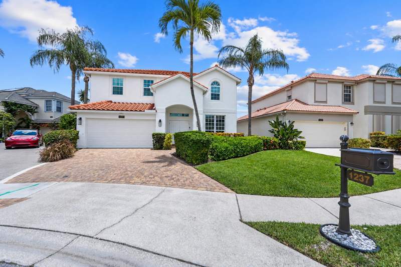 4 bedroom Single Family Residence at 1237 Avondale Lane, Avondale, West Palm Beach — photo 2