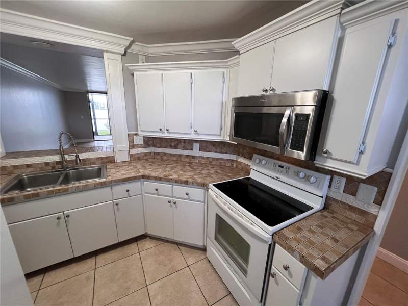 2 bedroom Condominium at 118 Lake Emerald Drive #103, Lake Emerald Condominium No, Oakland Park — photo 4