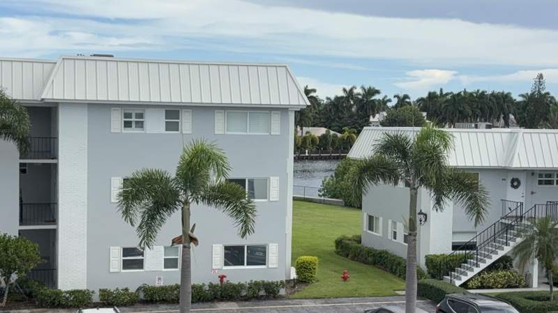 2 bedroom Condominium at 10 Colonial Club Drive #305, Colonial Club Condo Sec 1, Boynton Beach — photo 3
