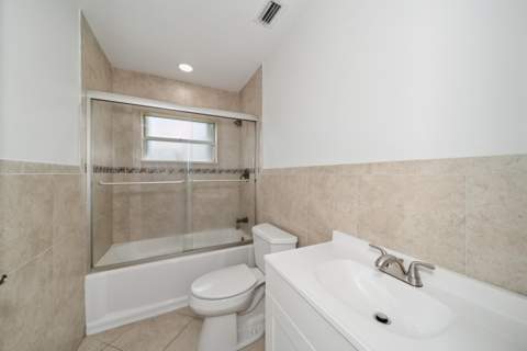 1129 W Lakes Drive, Deerfield Beach FL - photo 8 of 15