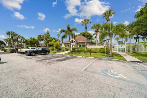 1129 W Lakes Drive, Deerfield Beach FL - photo 12 of 15