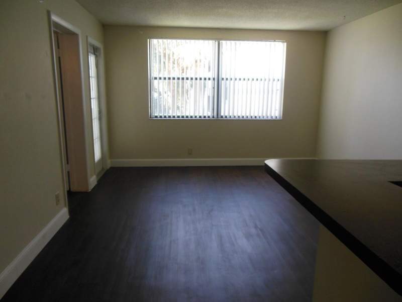 1 bedroom Condominium at 728 Executive Center Drive #27, Clear Lake Club Condo, West Palm Beach — photo 4