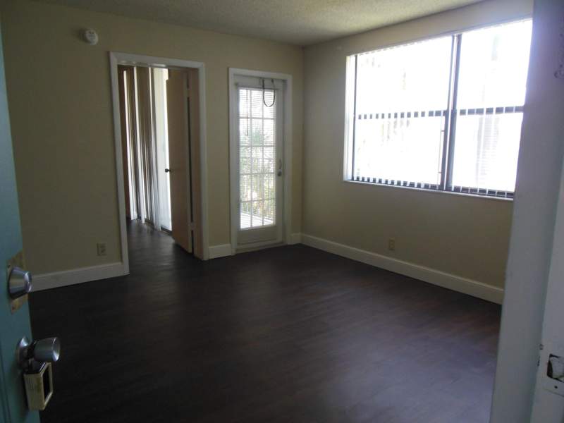 1 bedroom Condominium at 728 Executive Center Drive #27, Clear Lake Club Condo, West Palm Beach — photo 5