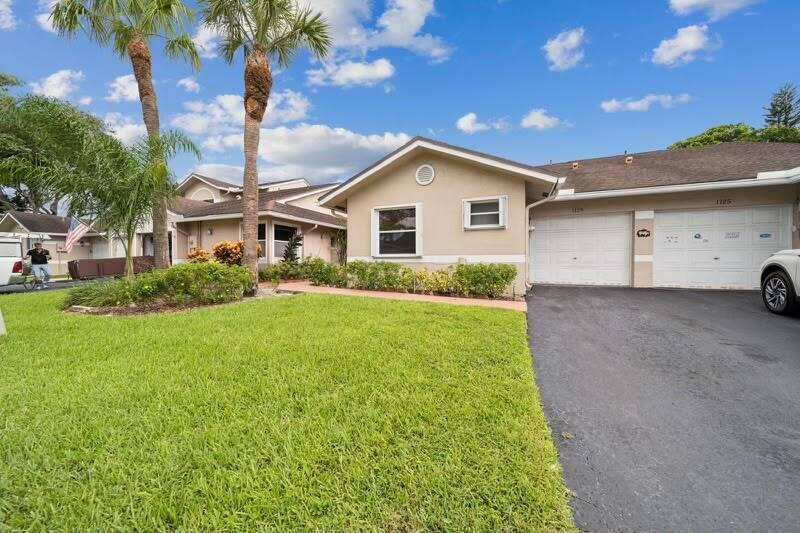3 bedroom Single Family Residence at 1129 W Lakes Drive, The Lakes, Deerfield Beach — photo 1