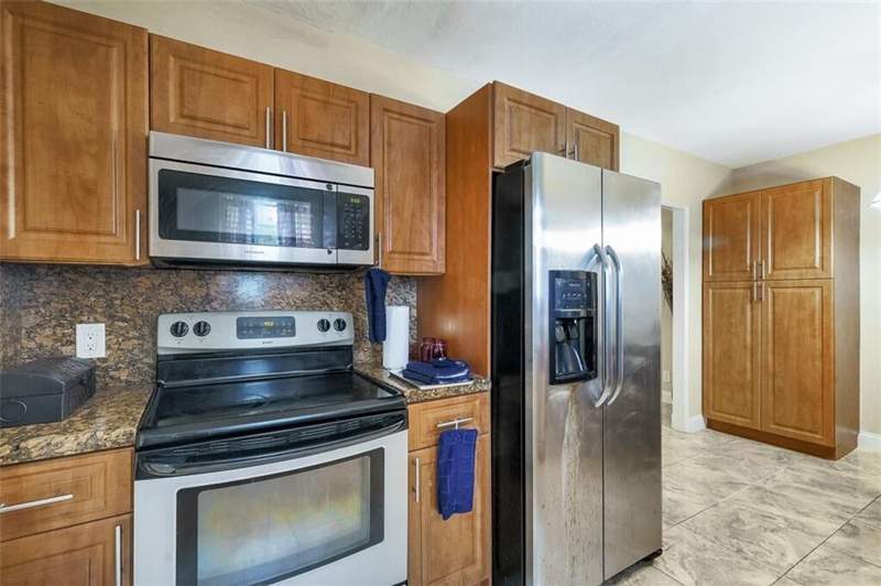 4 bedroom Single Family Residence at 617 Lakeside Harbor, Brown Sam Jr, Boynton Beach — photo 4