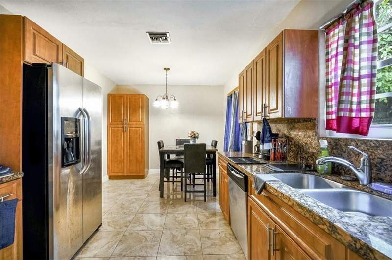 4 bedroom Single Family Residence at 617 Lakeside Harbor, Brown Sam Jr, Boynton Beach — photo 5