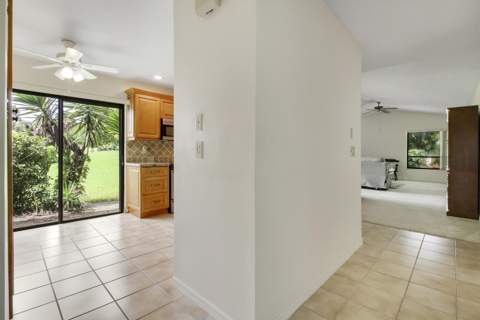 6807 SE Yorktown Drive, Hobe Sound FL - photo 8 of 40