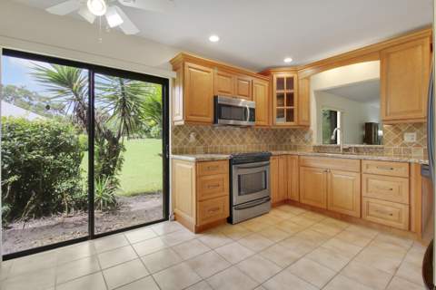 6807 SE Yorktown Drive, Hobe Sound FL - photo 11 of 44