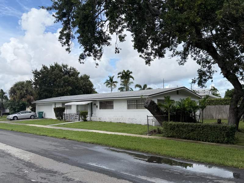 4 bedroom Single Family Residence at 717 SW 2nd Terrace, College Homesites, Dania Beach — photo 2
