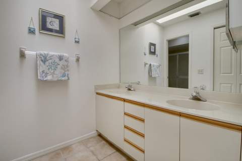 6807 SE Yorktown Drive, Hobe Sound FL - photo 22 of 40