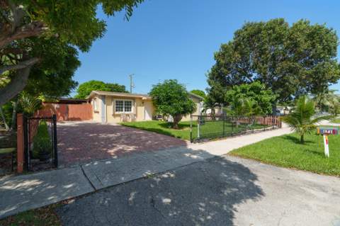 171 NE 28th Court, Boynton Beach FL - photo 9 of 56