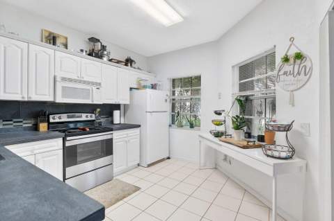 6595 Via Regina, Boca Raton FL - photo 11 of 26
