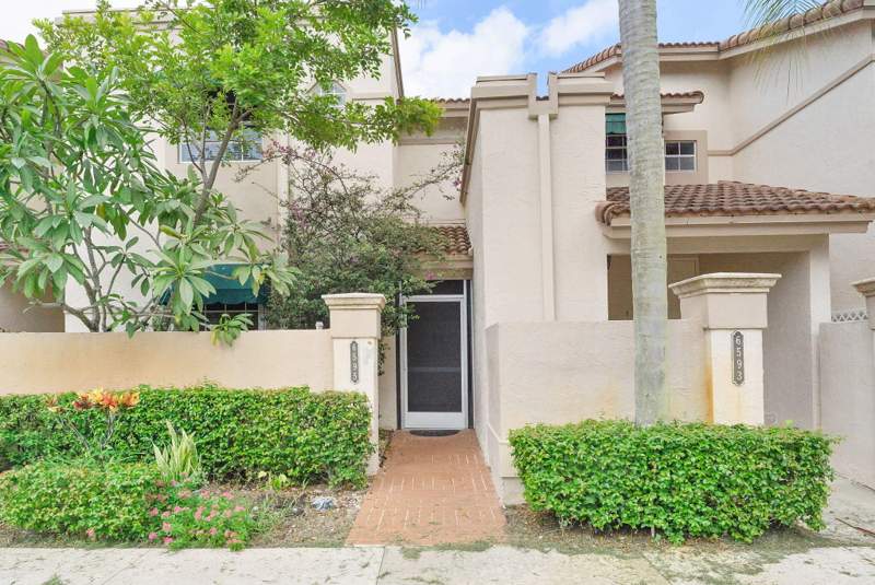 2 bedroom Condominium at 6595 Via Regina, Plum At Boca Pointe Condos One Thru 15 Filed In Or, Boca Raton — photo 2