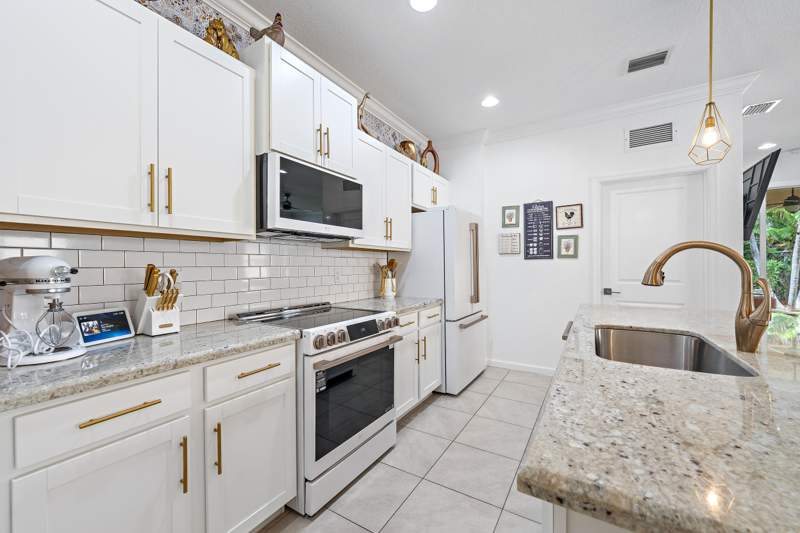 3 bedroom Single Family Residence at 4017 Tomoka Drive, Auburn Park, Lake Worth — photo 4