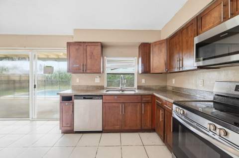 6540 Grant Court, Hollywood FL - photo 12 of 30