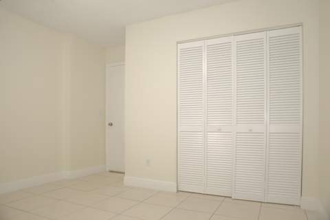 2007 W Lakeview Drive, Royal Palm Beach FL - photo 7 of 24