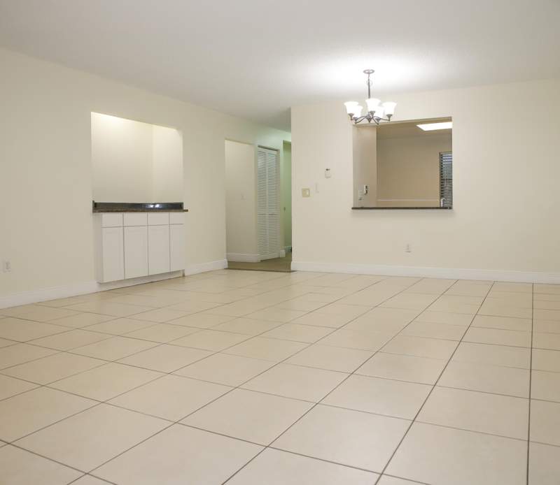 2 bedroom Condominium at 2007 W Lakeview Drive, Trails At Royal Palm Beach Condo, Royal Palm Beach — photo 2
