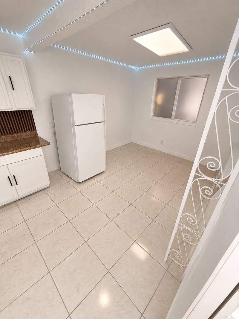 5 bedroom Single Family Residence at 872 Harth Drive, Dillman Heights 1, West Palm Beach — photo 3