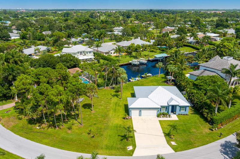 5 bedroom Single Family Residence at 2070 NW Pine Tree Way, Dutchers Estate, Stuart — photo 2