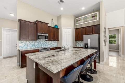 2070 NW Pine Tree Way, Stuart FL - photo 15 of 34