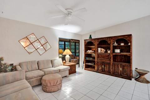 9414 S Belfort Circle #215, Tamarac FL - photo 8 of 24