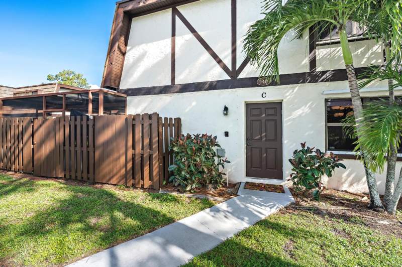 3 bedroom Townhouse at 148 Weybridge Circle #C, Weybridge Townhomes, Royal Palm Beach — photo 2